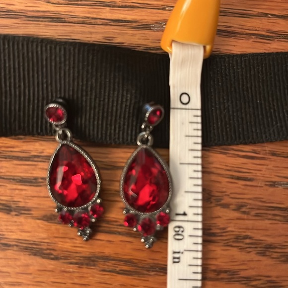 Vintage Red Stone Earrings - Picture 2 of 7
